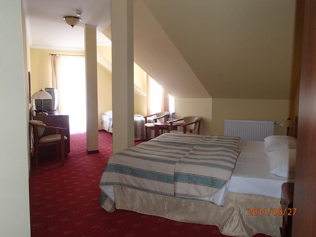 Hotel Morze Устка Экстерьер фото