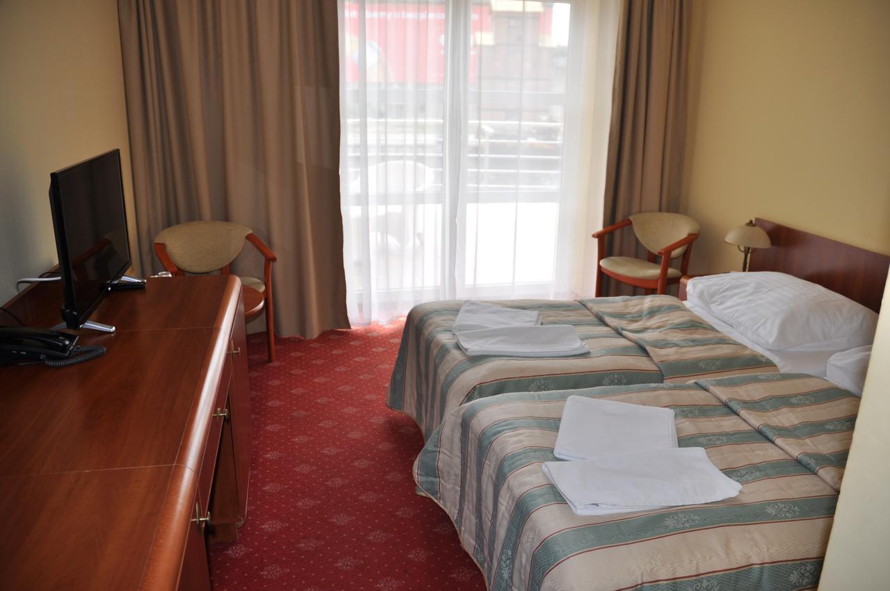 Hotel Morze Устка Экстерьер фото