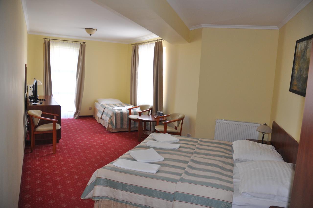 Hotel Morze Устка Экстерьер фото
