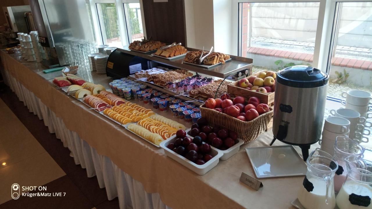 Hotel Morze Устка Экстерьер фото