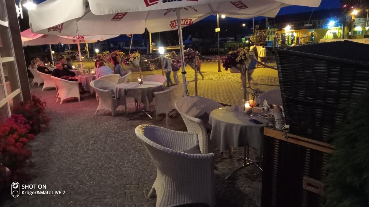 Hotel Morze Устка Экстерьер фото