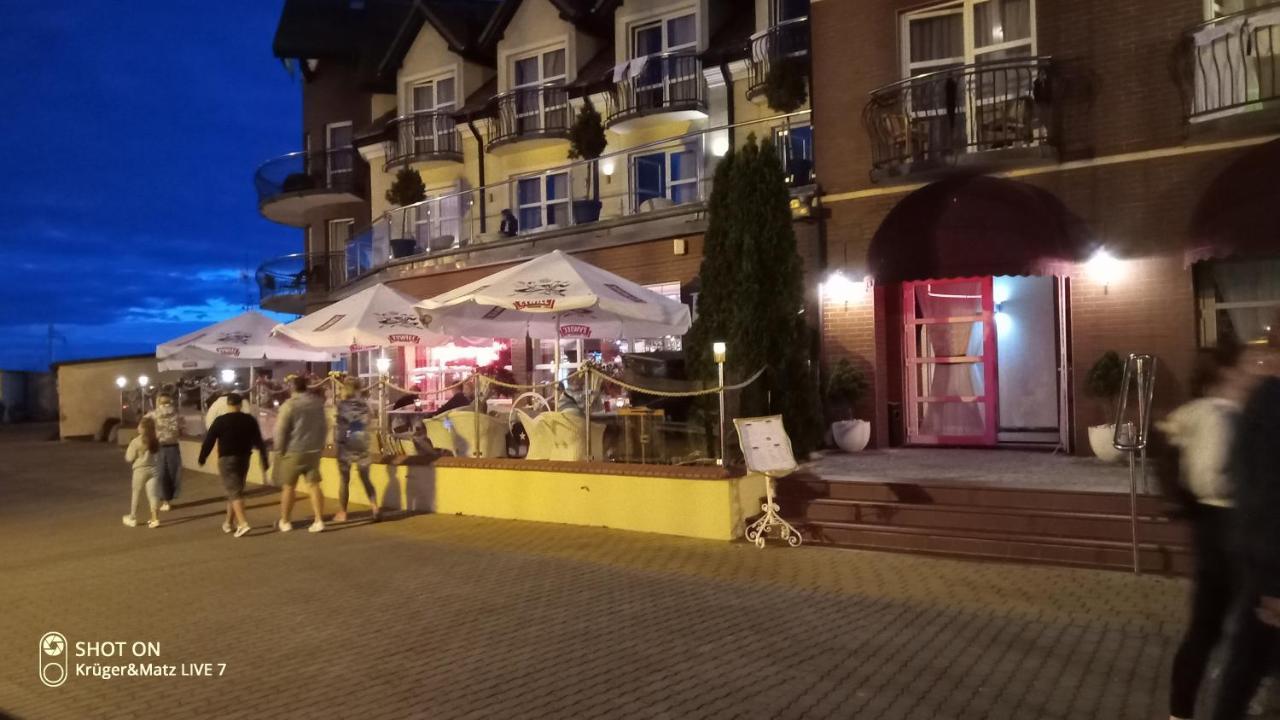 Hotel Morze Устка Экстерьер фото